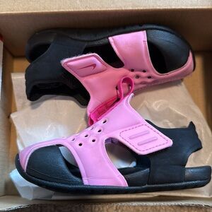 Nike Sunray Protect 2 (toddler) size 6C